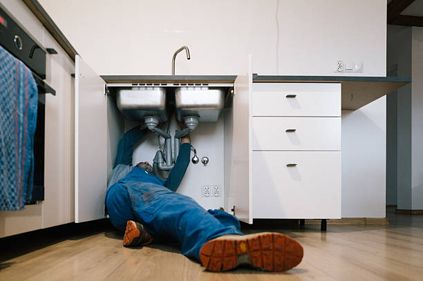 Professional Leak Detection technician working in La France, SC